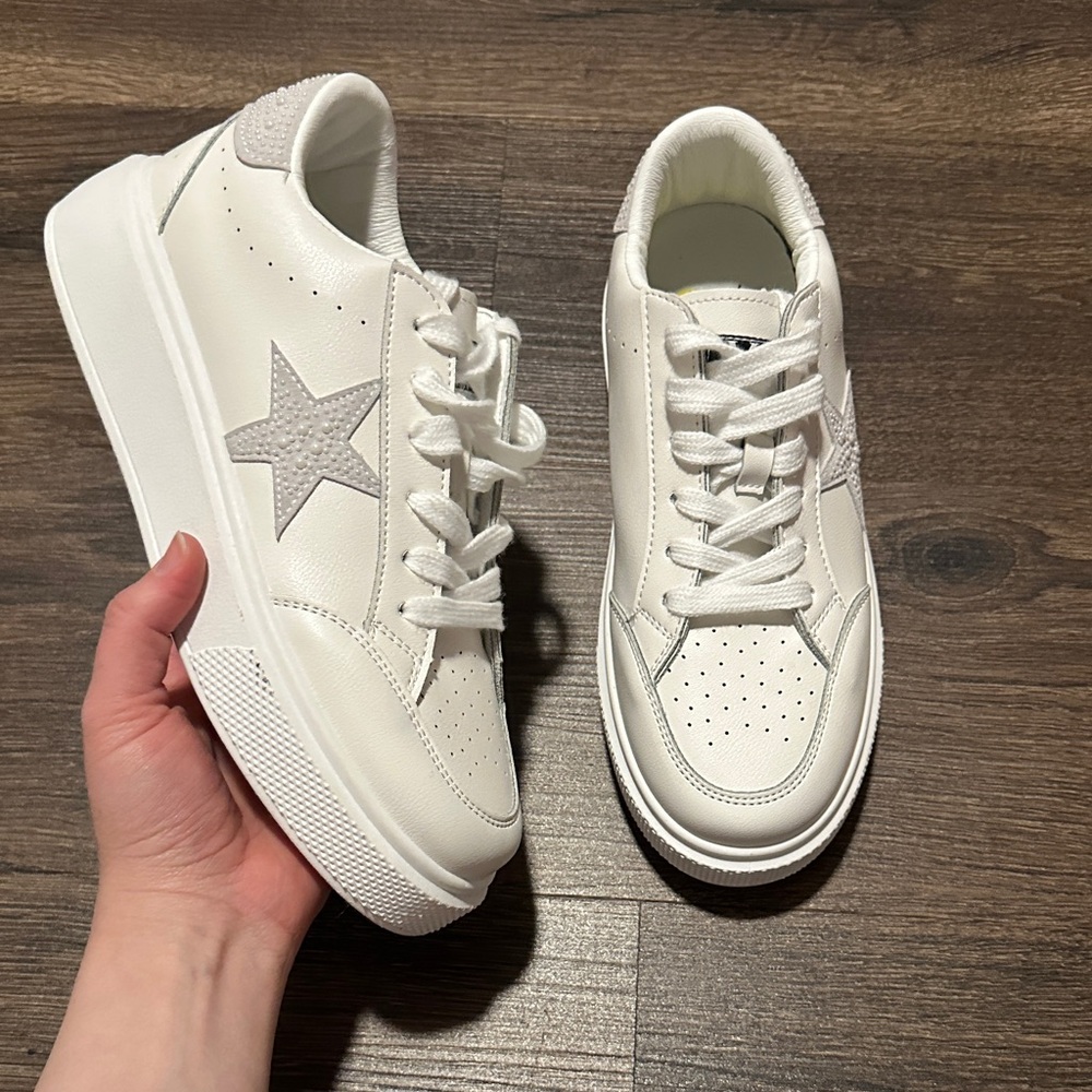 NWOB VINTAGE HAVANA LAUREE PEARL SNEAKERS